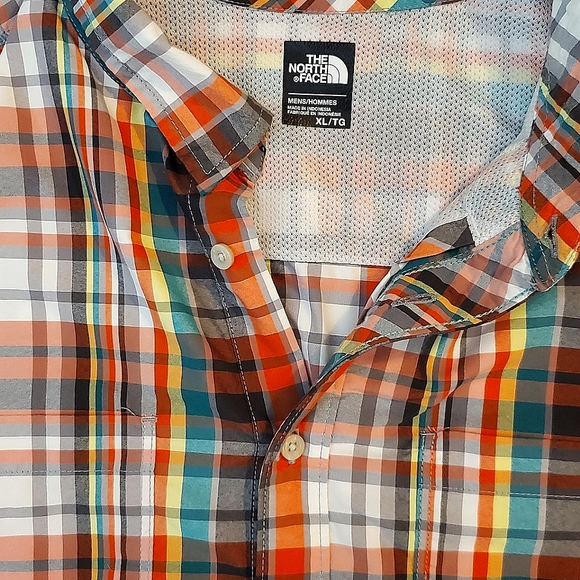 The North Face XL Short Sleeve Button Up Shirt - Picture 3 of 3